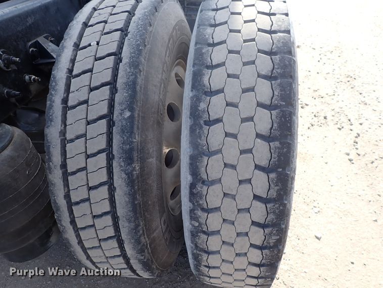 image for item DN2409 2014 Peterbilt 384  semi truck