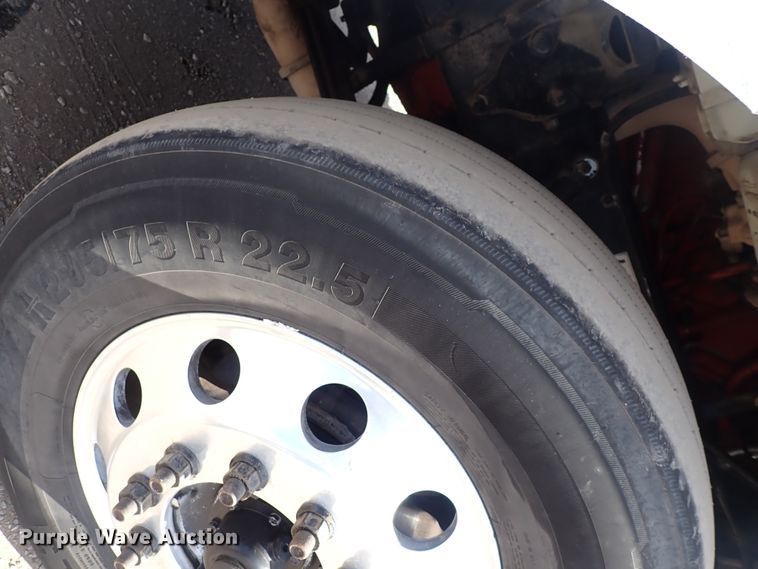 image for item DN2409 2014 Peterbilt 384  semi truck