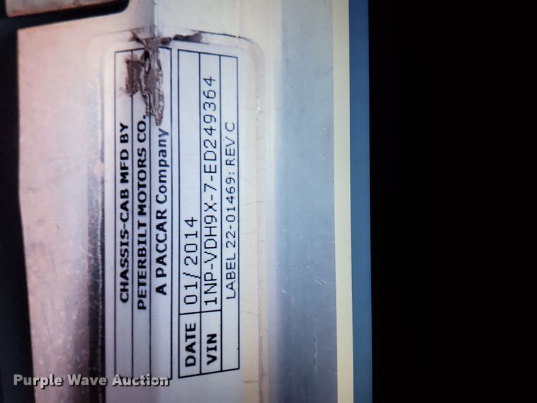 image for item DN2409 2014 Peterbilt 384  semi truck