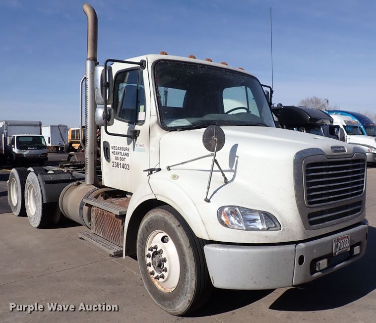 image for item DN2417 2015 Freightliner M2 112  semi truck