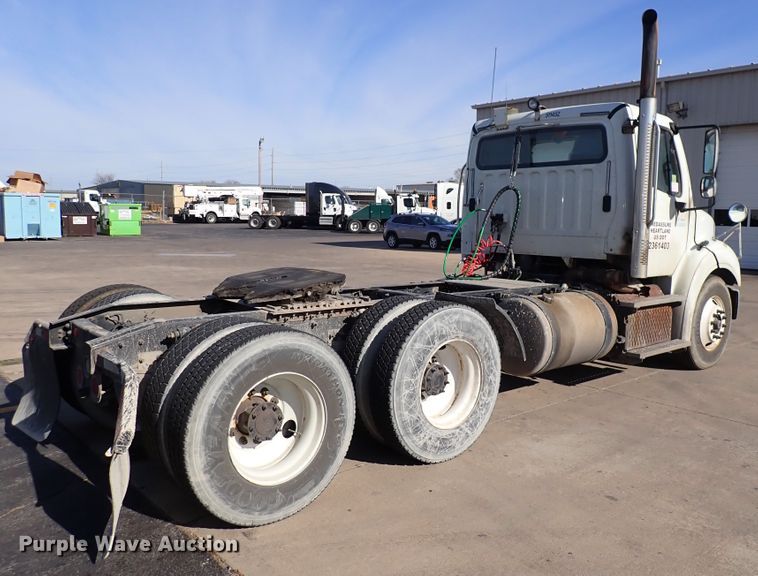 image for item DN2417 2015 Freightliner M2 112  semi truck