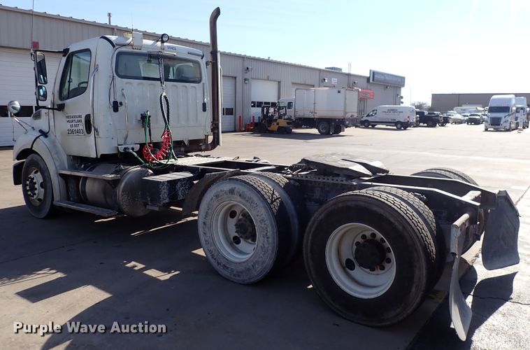 image for item DN2417 2015 Freightliner M2 112  semi truck