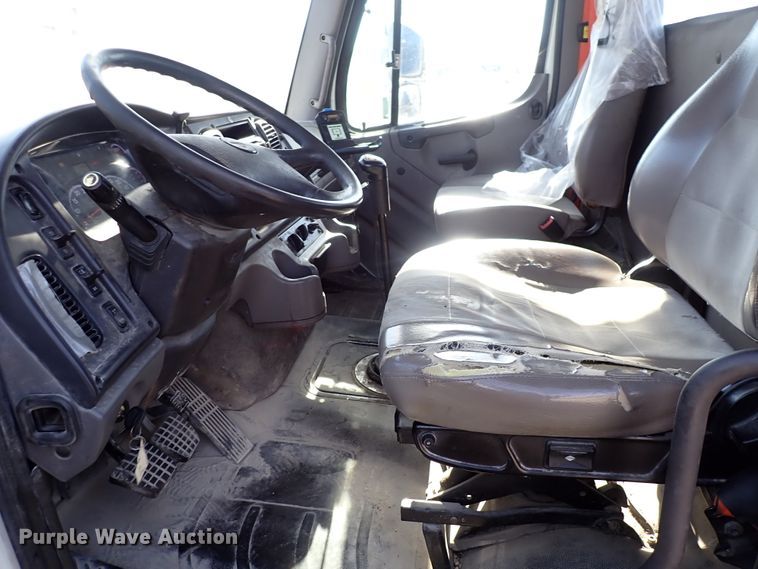 image for item DN2417 2015 Freightliner M2 112  semi truck