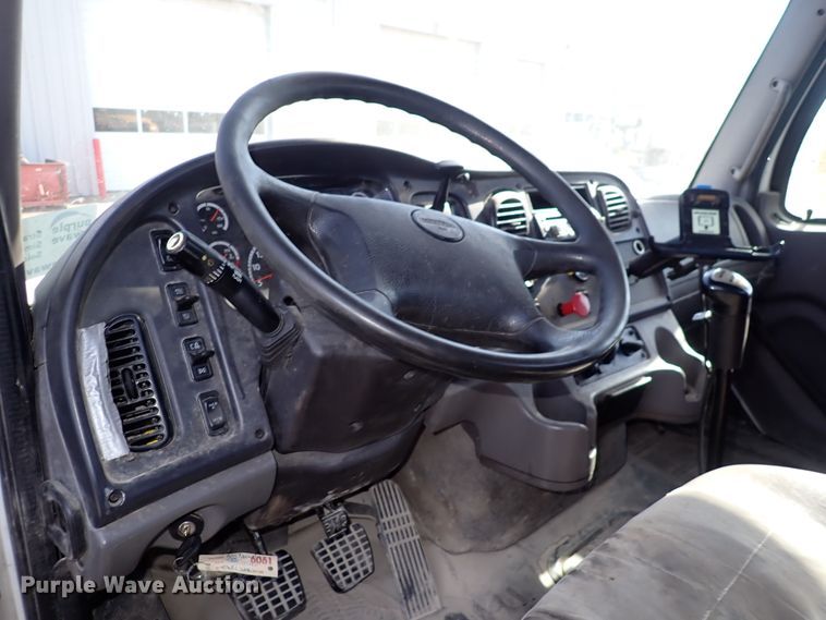 image for item DN2417 2015 Freightliner M2 112  semi truck