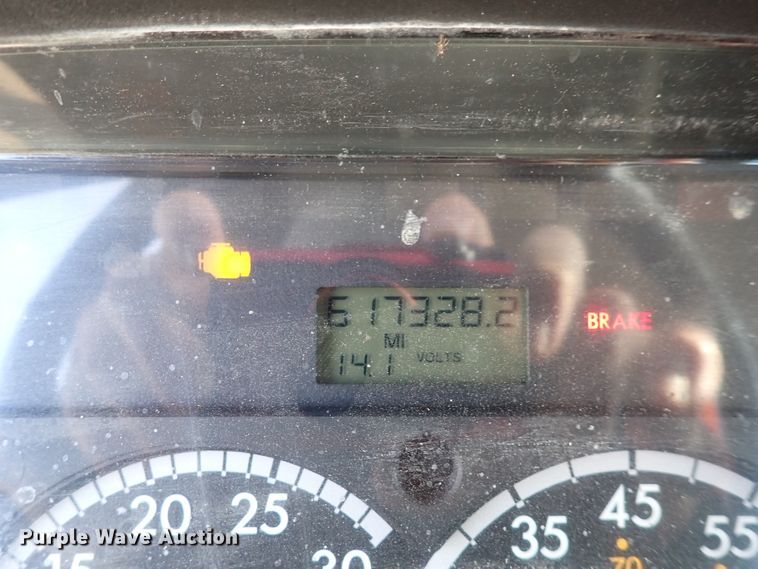 image for item DN2417 2015 Freightliner M2 112  semi truck