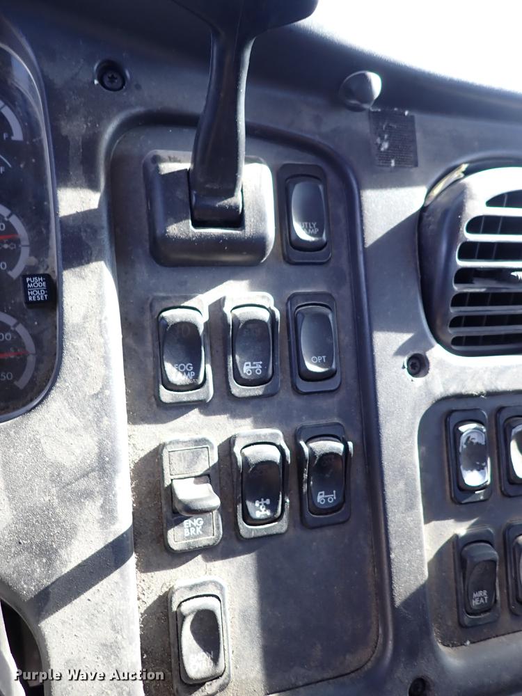 image for item DN2417 2015 Freightliner M2 112  semi truck