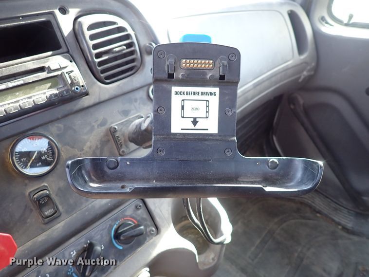 image for item DN2417 2015 Freightliner M2 112  semi truck