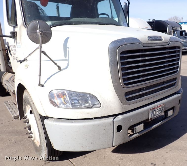 image for item DN2417 2015 Freightliner M2 112  semi truck