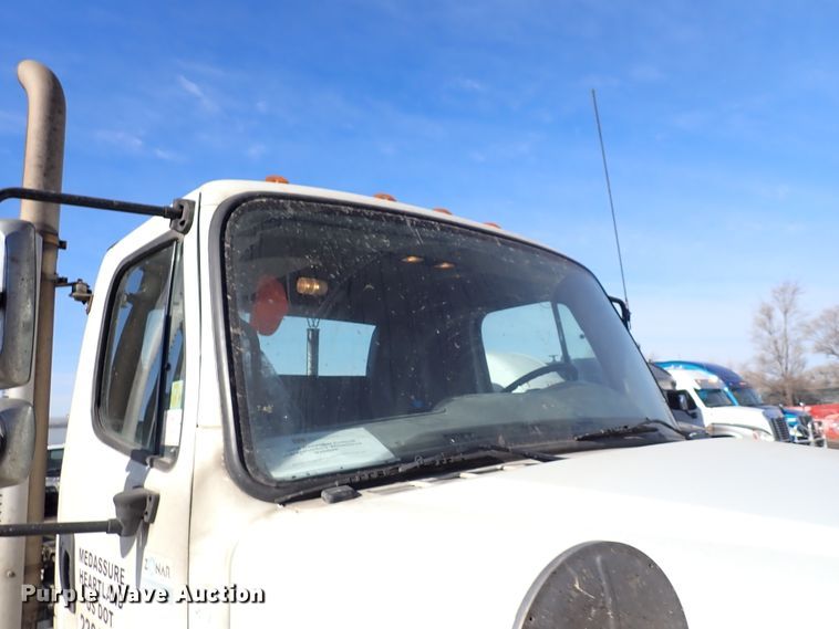 image for item DN2417 2015 Freightliner M2 112  semi truck