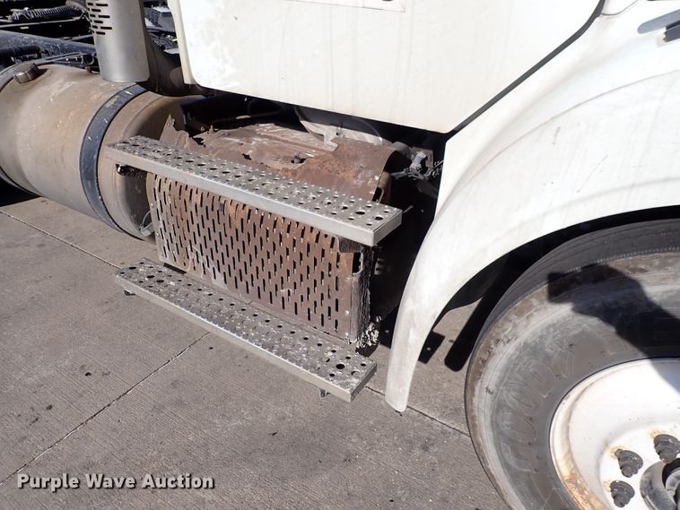 image for item DN2417 2015 Freightliner M2 112  semi truck