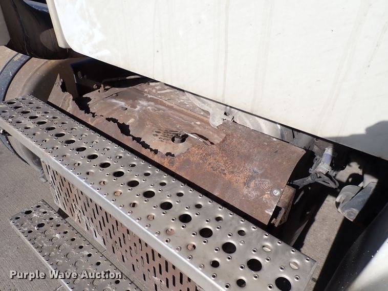 image for item DN2417 2015 Freightliner M2 112  semi truck