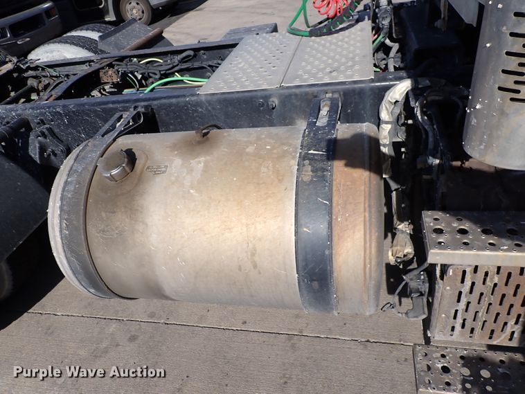 image for item DN2417 2015 Freightliner M2 112  semi truck