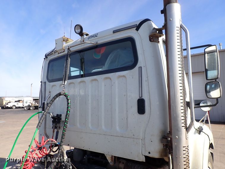 image for item DN2417 2015 Freightliner M2 112  semi truck