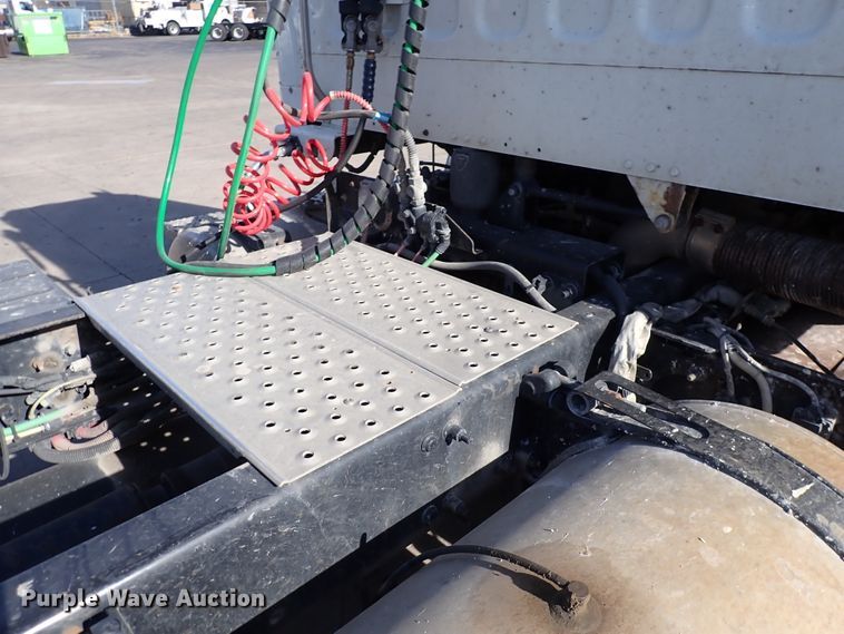 image for item DN2417 2015 Freightliner M2 112  semi truck