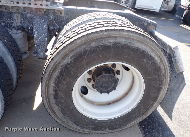 image for item DN2417 2015 Freightliner M2 112  semi truck