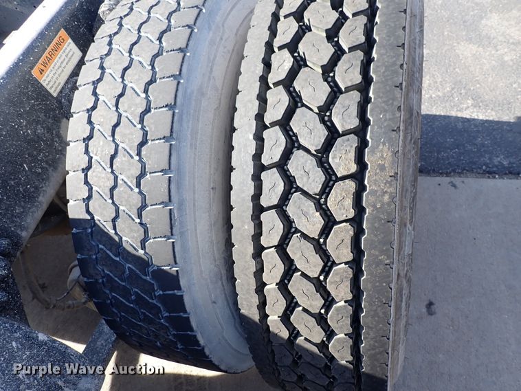 image for item DN2417 2015 Freightliner M2 112  semi truck