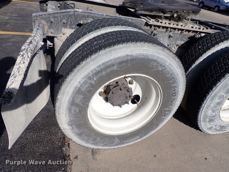 image for item DN2417 2015 Freightliner M2 112  semi truck