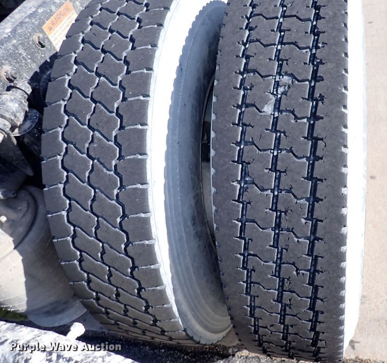 image for item DN2417 2015 Freightliner M2 112  semi truck