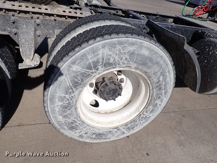 image for item DN2417 2015 Freightliner M2 112  semi truck