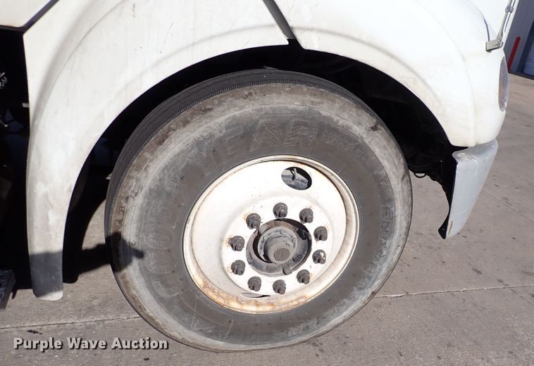 image for item DN2417 2015 Freightliner M2 112  semi truck