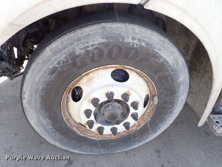 image for item DN2417 2015 Freightliner M2 112  semi truck