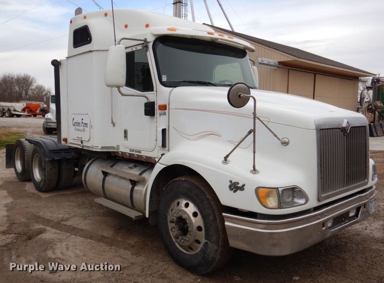 image for item DN2539 2004 International 9400  semi truck