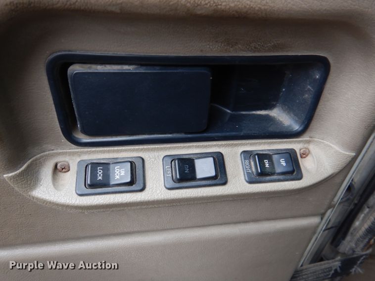 image for item DN2539 2004 International 9400  semi truck