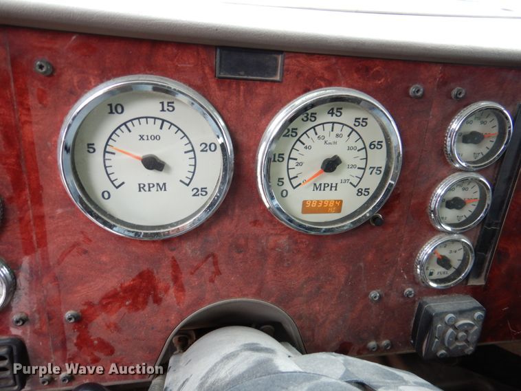 image for item DN2539 2004 International 9400  semi truck