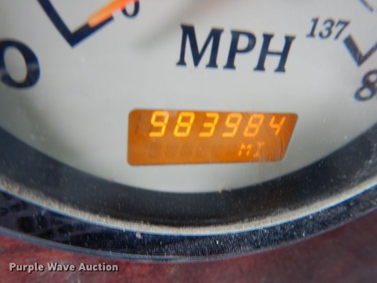 image for item DN2539 2004 International 9400  semi truck