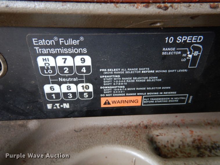 image for item DN2539 2004 International 9400  semi truck