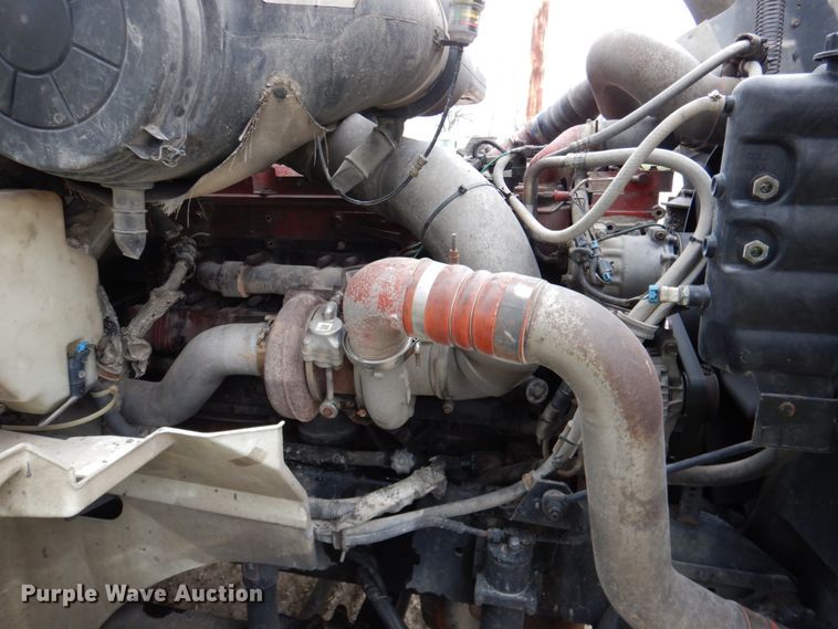 image for item DN2539 2004 International 9400  semi truck