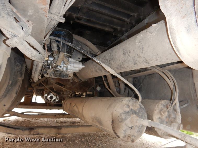 image for item DN2539 2004 International 9400  semi truck