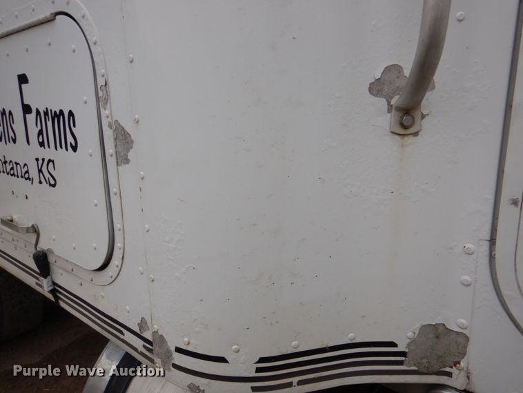 image for item DN2539 2004 International 9400  semi truck