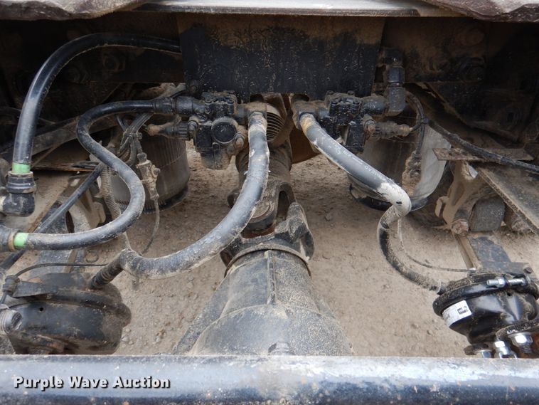 image for item DN2539 2004 International 9400  semi truck