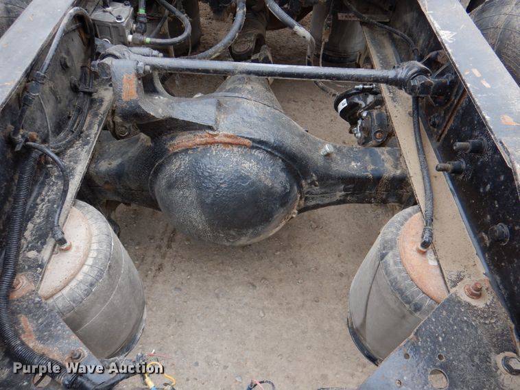 image for item DN2539 2004 International 9400  semi truck