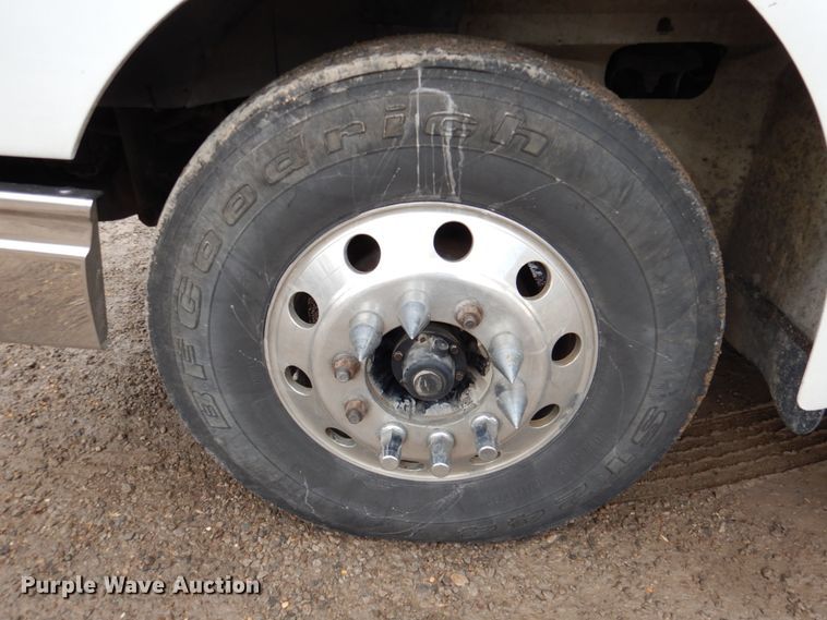 image for item DN2539 2004 International 9400  semi truck