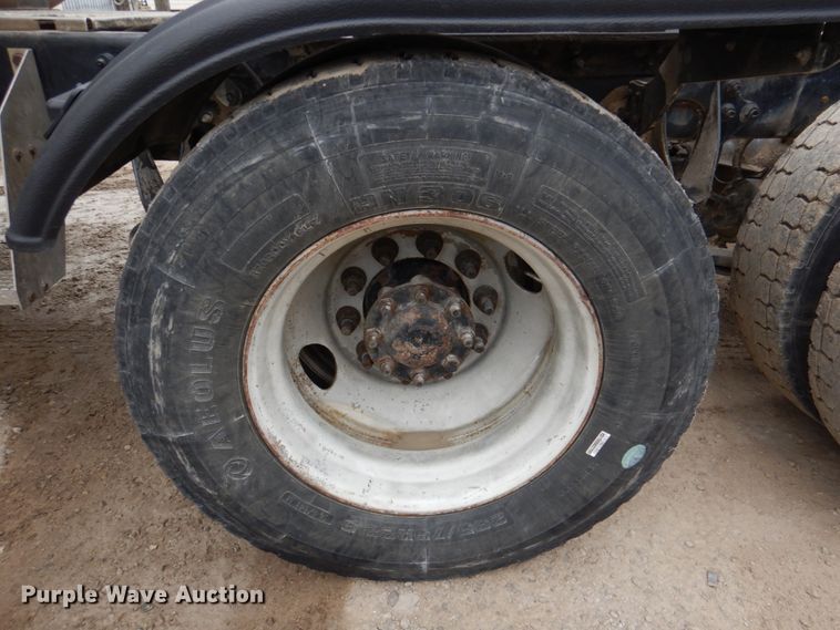 image for item DN2539 2004 International 9400  semi truck