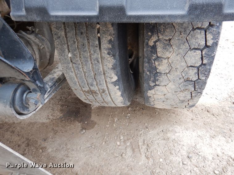 image for item DN2539 2004 International 9400  semi truck