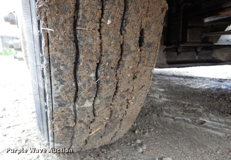 image for item DN2539 2004 International 9400  semi truck