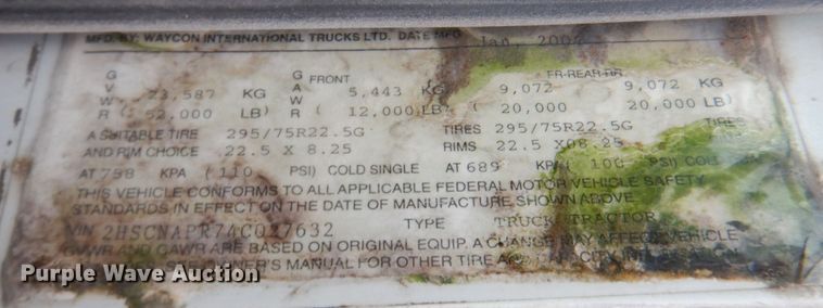 image for item DN2539 2004 International 9400  semi truck