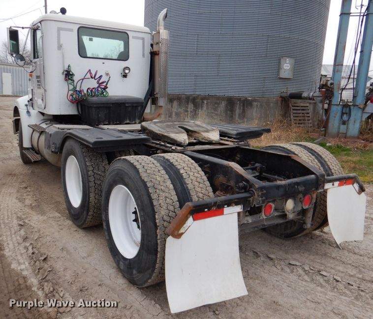 image for item DN2540 1998 International 9100  semi truck