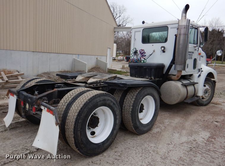 image for item DN2540 1998 International 9100  semi truck