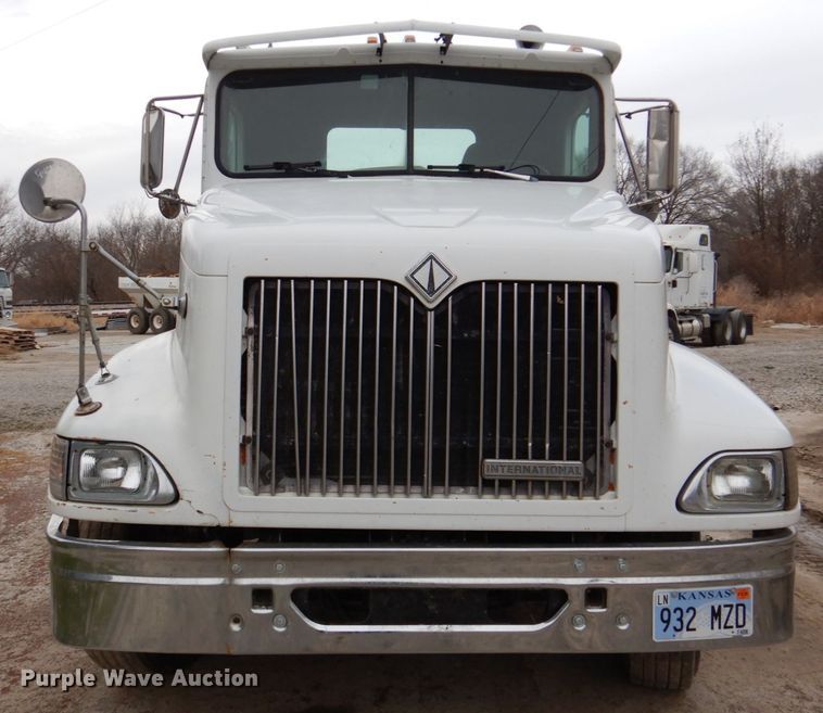 image for item DN2540 1998 International 9100  semi truck