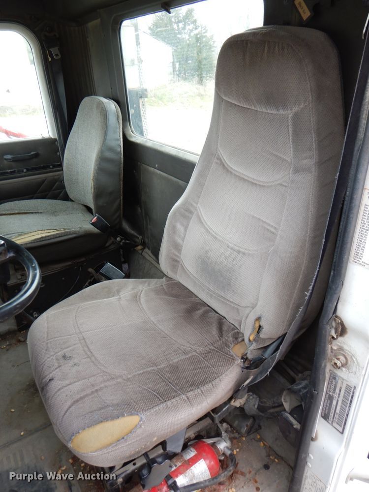 image for item DN2540 1998 International 9100  semi truck