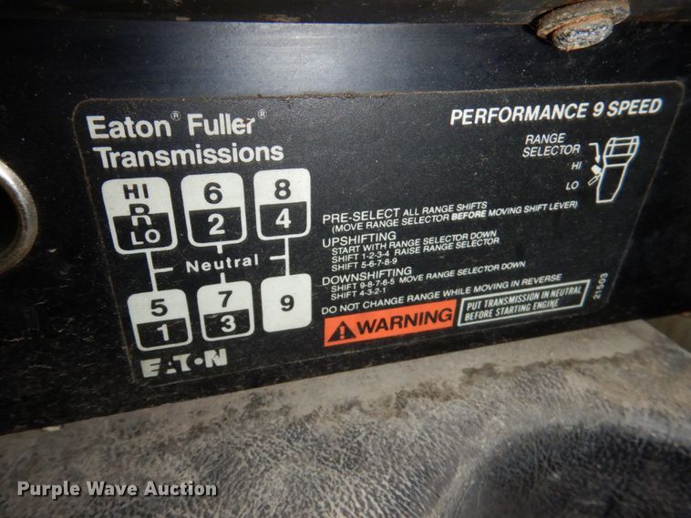 image for item DN2540 1998 International 9100  semi truck