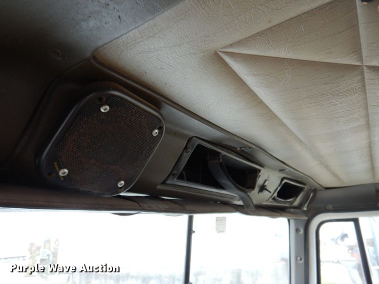 image for item DN2540 1998 International 9100  semi truck