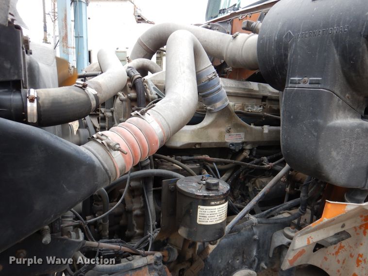 image for item DN2540 1998 International 9100  semi truck