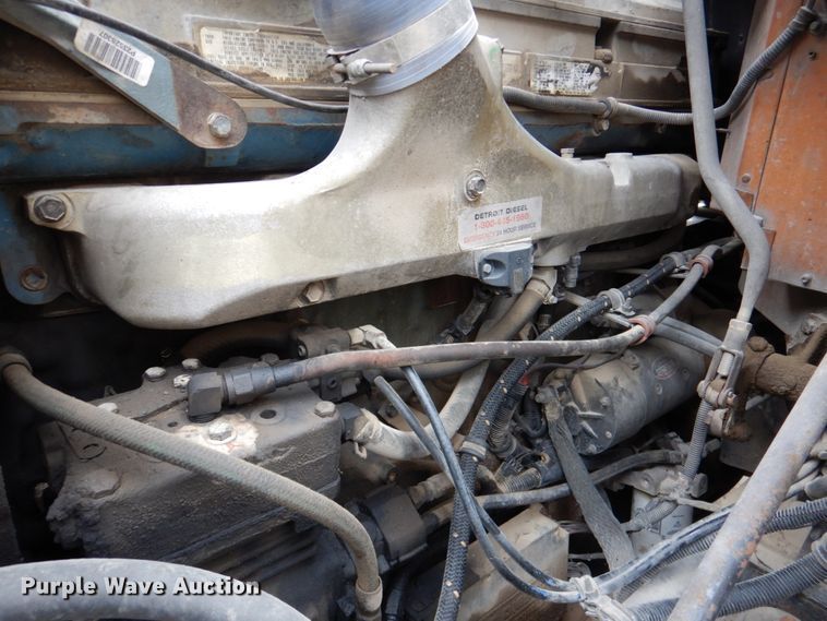 image for item DN2540 1998 International 9100  semi truck