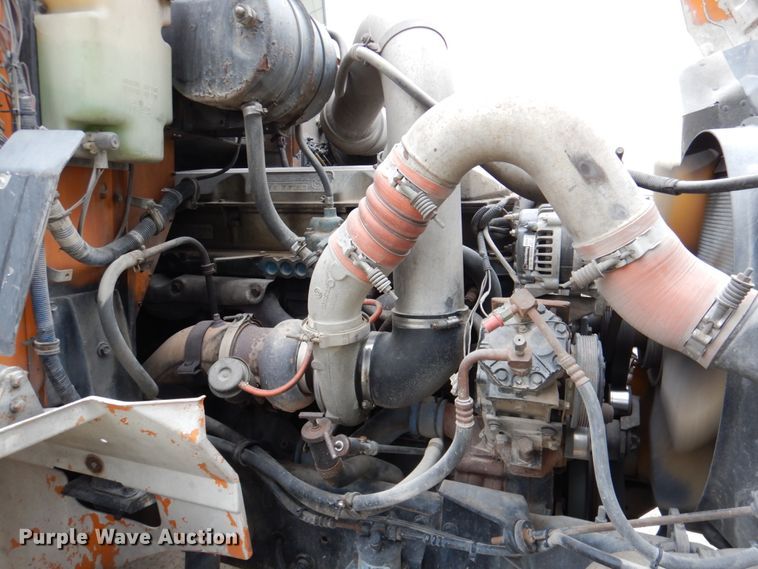 image for item DN2540 1998 International 9100  semi truck