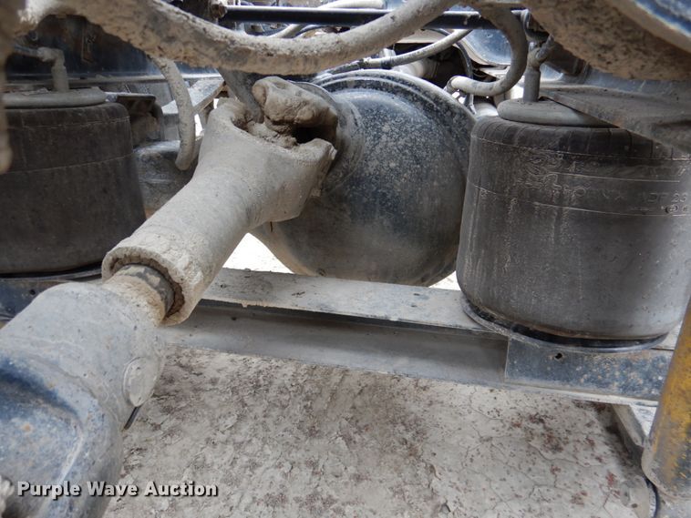 image for item DN2540 1998 International 9100  semi truck